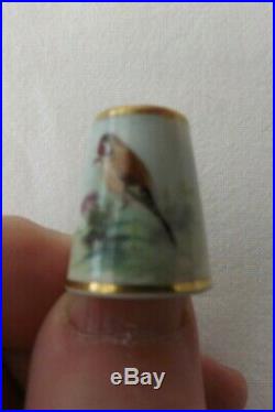 BEAUTIFUL ROYAL WORCESTER (purple mark) THIMBLE by POWELL GOLDFINCH BIRD (1389)