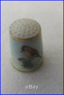 BEAUTIFUL ROYAL WORCESTER (purple mark) THIMBLE by POWELL GOLDFINCH BIRD (1389)